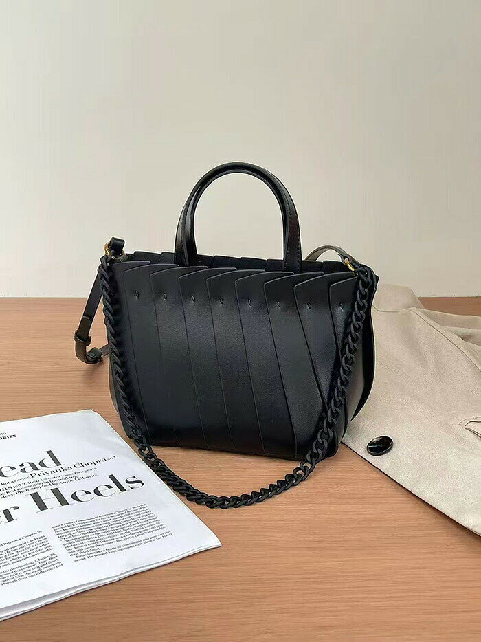 樂天商城 - 本革 ハンドバッグ レディース プリーツ バッグ 2way ショルダーバッグ チェーン レザーバッグ 斜めがけ 肩掛け 手提げ 牛革 通勤 シンプル きれいめ 大人 可愛い オフィス おしゃれ 女性 トレンド 女子会 パーティー セレモニー ブラック 黒 オフホワイト 送料無料