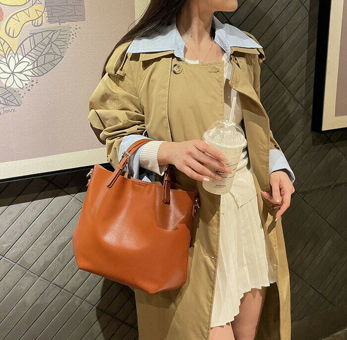 樂天商城 - 【10%OFFクーポン配布中！】本革 バッグ ハンドバッグ レディース ショルダーバッグ 斜めがけ セレモニー 大人 大容量 大きめ トートバッグ レザー 牛革 通勤バッグ お仕事バッグ 肩掛け 実用的 無地 大人 ビジネス フォーマル 柔らか 高見え 黒 送料無料