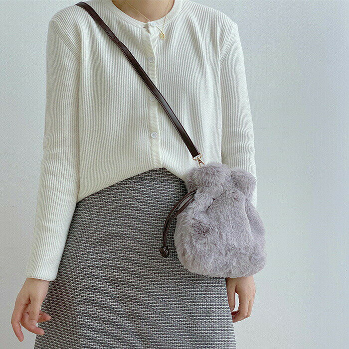 【15%OFFクーポン配布中！】ファーバッグ 小さめ ショルダーバッグ レディース 斜めがけ 軽量 巾着バッグ ショルダー ミニバッグ ファー 巾着バッグ 2wayバッグ ミニバッグ ファー 肩掛けバッグ フェイクファー 斜め掛けバッグ 大人 可愛い もこもこ ふんわり 軽い 送料無料