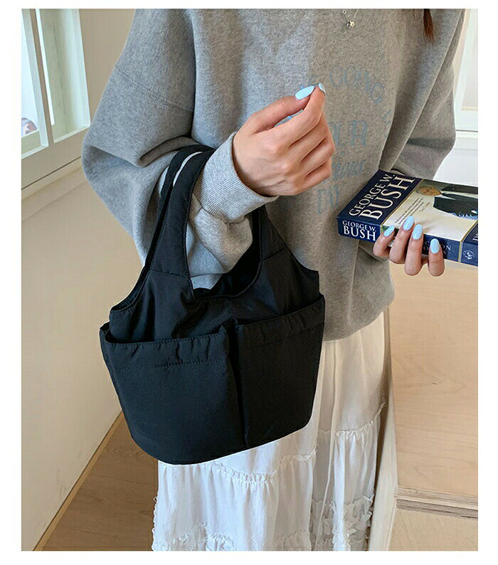 樂天商城 - ナイロン ハンドバッグ レディース バケツバッグ フロントポケット 無地 手提げ ミニトート 超軽量 ナイロンバッグ 軽量 通勤バッグ 手提げバッグ バケツ型 バッグ 軽い パテッドバッグ マグネット カジュアル 可愛い 普段使い 小さめ サブバッグ ブラック 送料無料