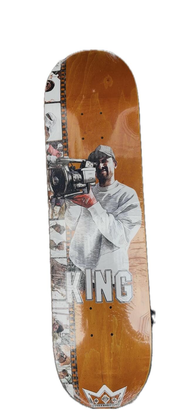 【 KING SKATEBOARDS 】8.18 X 31.73 - DAVONTE JOLLY - GUEST BOARD キング　スケートボード　デッキ 8.18 Length: 31.73" Nose: 6.931" Tail: 6.539" Wheelbase: 14.062" 商品写真は、お客様の使用するパソコンのモニター設定や部屋の照明により多少色の変化が感じられる場合がございます。