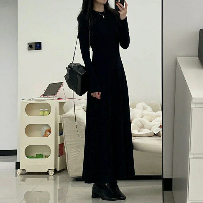 ワンピース ワンピ ドレス 袖あり ストレッチ レディース エレガント きれいめ カジュアル 長袖 大人 可愛い フェミニン ロング丈 シンプル Aライン フレア ハイウエスト 無地 ベーシック ブラック 黒 春 秋 冬 20代 30代 40代 50代