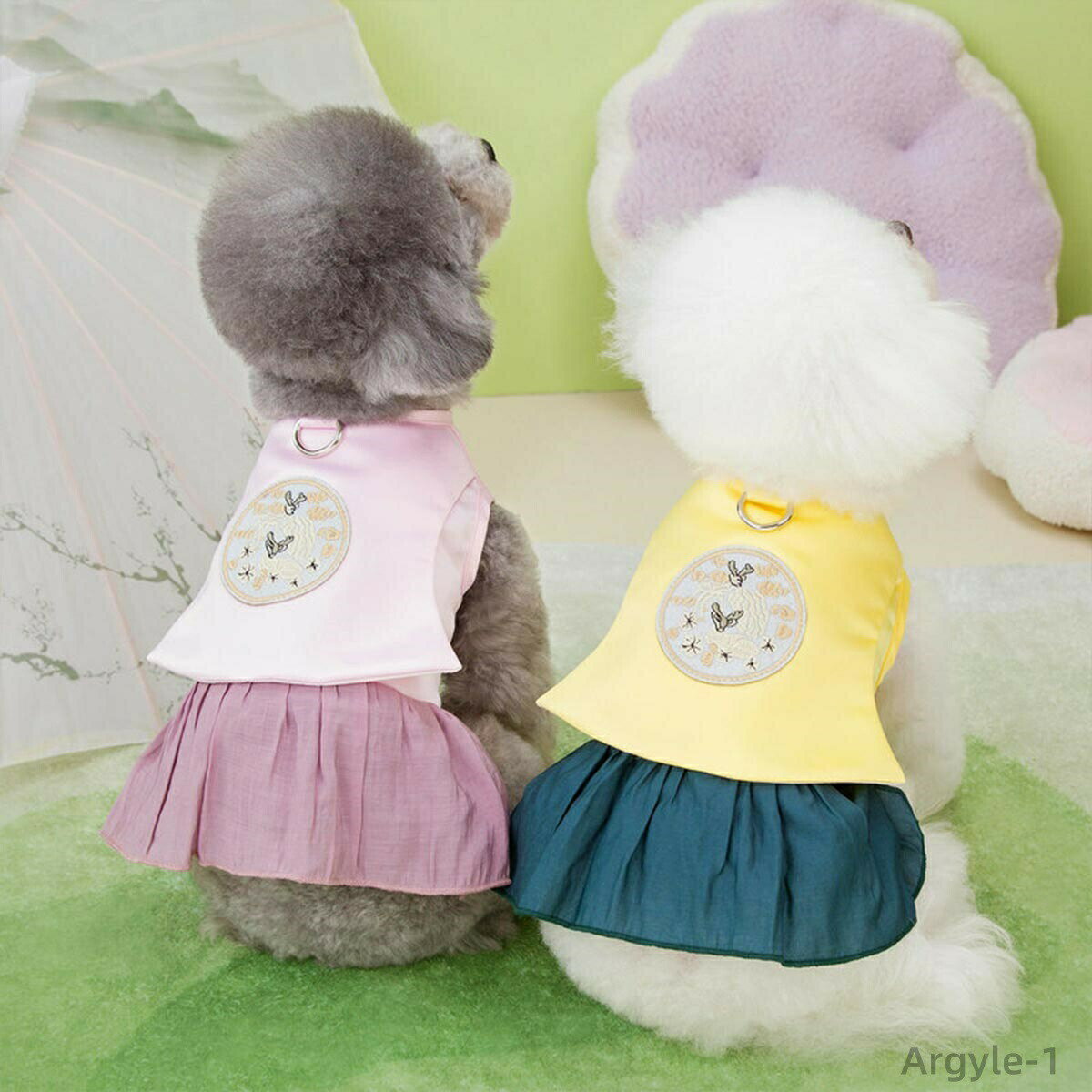 商品説明 color="#000000">商品紹介 春秋冬の時期にぴったり犬の服！ やわらかい綿製素材で出来ているため、肌あたりがやさしい！ 柔らかく動きやすい素材、しっとり柔らかい優しくワンちゃんを包み込んでくれます。 おしゃれでかわいいデザインは、ペットの魅力を一層引き立てます。 生産国 中国 注意事項 ●初期不良、誤納品が発生した場合、お気軽にメールまたはお問い合わせでのご連絡をお願いいたします。すみやかに交換もしくは返品対応いたします。 ●モデル・写真に使用されているアクセサリー・小物は別途記載が無い限り付属いたしません。 ●商品写真はできる限り実物の色に近づけるよう加工しておりますが、お客様が使用するパソコンのモニター設定や部屋の照明により多少、色の変化が感じられる場合がございます。 ●実際の色に近づけるため、タグのカラー名称と異なる場合がございます。 ●商品のサイズは、全て平置きにて外寸を測定しております。実寸は商品によって若干の誤差(1cm〜3cm )がある場合がございますので、予めご了承ください。 ●同じ商品でも「生産時期」や「カラー」により形やサイズに多少の「誤差」が生じる場合もございます。詳しくは商品画像や実寸サイズにてご確認くださいませ。 ●商品に不良があった場合は、商品到着から5日以内にご連絡いただければご返金・交換対応させて頂きます。 ●該当商品は他店と在庫共有です。タイミングにより、在庫ズレが生じる場合がございます。予めご了承ください。 ●弊店はエコのため、納品書、明細書、領収書は入れておきません。ご希望の方はご注文の際、メールで宛名など必要事項をご連絡をお願い申し上げます。
