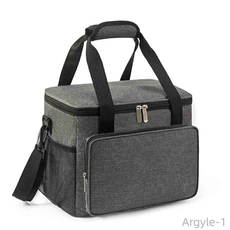 サイズ 15L サイズについての説明 【サイズ】容量約15L 幅30cm マチ23cm 高23cm 素材 オックスフォード PEVA 色 グレー ブラック ネイビー 備考 ●サイズ詳細等の測り方はスタッフ間で統一、徹底はしておりますが、実寸は商品によって若干の誤差(1cm〜3cm )がある場合がございますので、予めご了承ください。 ●製造ロットにより、細部形状の違いや、同色でも色味に多少の誤差が生じます。 ●パッケージは改良のため予告なく仕様を変更する場合があります。 ▼商品の色は、撮影時の光や、お客様のモニターの色具合などにより、実際の商品と異なる場合がございます。あらかじめ、ご了承ください。 ▼生地の特性上、やや匂いが強く感じられるものもございます。数日のご使用や陰干しなどで気になる匂いはほとんど感じられなくなります。 ▼同じ商品でも生産時期により形やサイズ、カラーに多少の誤差が生じる場合もございます。 ▼他店舗でも在庫を共有して販売をしている為、受注後欠品となる場合もございます。予め、ご了承お願い申し上げます。 ▼出荷前に全て検品を行っておりますが、万が一商品に不具合があった場合は、お問い合わせフォームまたはメールよりご連絡頂けます様お願い申し上げます。速やかに対応致しますのでご安心ください。