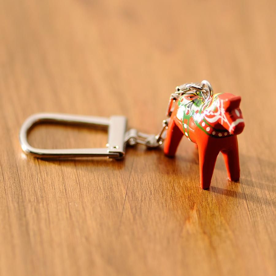乐天商城 - 本物のダーラナホースのキーホルダー 3cm レッド Grannas グラナス 北欧雑貨 スウェーデン ネコポス配送
