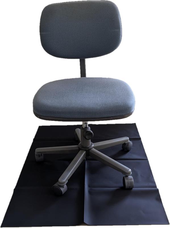 チェアマット フロアマット 床保護マット 日本製 まとめ売り(1袋2枚入) No.A858 ブラック 93cm×70cm フローリングや畳のキズ防止に。 リモートワーク、在宅勤務をストレスフリーに。 ホコリ lilishop6-store-10982382 LiLishop6 サンプル画像2
