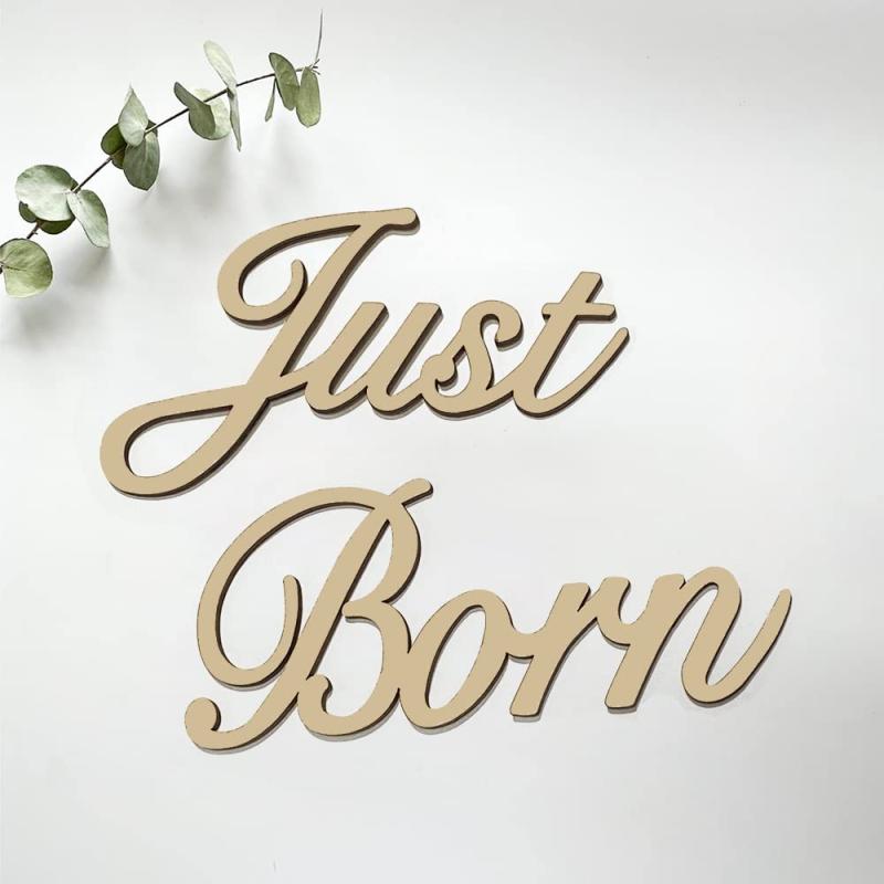 ニューボーンフォト 新生児Just Born 月齢フォト ウッドレター 出産祝い マンスリーバナー 撮影小物 撮影アイテム 木製 レターバナー ベビー グッズ【セット内容】just born2枚セット、サイズ：写真欄にご参照ください。素材：ウッド、厚さ：約3.6mm【生まれた赤ちゃんの思い出をおしゃれに記録】産まれてすぐ使用でき、Just born のレターバナーです♩その幸せな瞬間に記念撮影を記録しましょう。【プレゼントに】ナチュラルな字体で出産のお祝いにも選んでいただいています。生まれたばかりの赤ちゃんとの記念撮影にニューボーンフォトにもピッタリです【INSで大人気】木で高級感があるためニューボーンフォトにも使用頂けます。床に置いての撮影でも壁に貼っても大丈夫です。ナチュラルな演出ができます。【注意】：木を使用しているため、製品によって木目や色にばらつきがございます。また、材質の特性上、まれに切断面などに焼け・トゲ・ささくれなどが発生する場合がありますのでご注意ください。お子様などが誤って口に含まないよう充分にご注意ください。