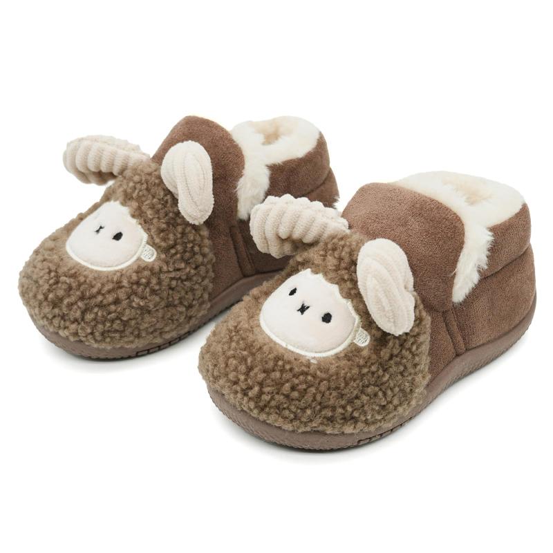 [HAYAHARU] ルームシューズ もこもこ 裏ボア キッズ スリッパ 暖かい 室内履きルームシューズ 上履き 静音で軽量 柔らかい 動物 洗える 誕生日 クリスマス プレゼント 男の子 女の子 子供スリ【着脱簡単】着脱が簡単に出来て、子供にとって楽に履きやすいです。優れたゴム製のソールは耐磨性が抜群で、柔軟ですし、凹凸の溝があり、滑り止めも優れています。ソールはすべり止め効果のあるPVCゴム製で、お子様にも安全にご着用頂けます。履き心地のいい、快適な生活をサポートします裏に厚手のボア素材が付いているこの子供用ルームシューズは、寒い冬にお子様の寒さを和らげ、足を一日中暖かく快適に保ちます。【優しい肌触りの子供 スリッパ】ブーツタイプのルームシューズはふわふわのプラッシュフリース素材で、非常に暖かい。冬の寒いフローリングの部屋も、床暖房など無くても快適です。足入れした瞬間ふんわり包まれる感覚は、靴下の上からはもちろん、素足ではいても気持ちいいのが特徴です。足首の間口が広いので、着脱しやすく脱ぎ履きも楽ちん。起き抜けの朝も、スポッとワンタッチで装着できます。【軽量＆柔らかさ 子供 スリッパ】キッズ スリッパ とっても軽く、ソフトな履き心地で足の負担も緩解。脱げにくくスリッパタイプで、普段履きとしても十分に使えて、学校、旅行、室内履き、室外履きなど、幅広く使える多目的スリッパです。子供への誕生日ギフト、クリスマス、新年お祝いプレゼントとしは最適お手入れも簡単、丸洗いOK、いつでもきれいな靴を履いていただけます。【暖かい 脱げにくい 子供 スリッパ】子供向けのこの冬用スリッパは、裏にふわふわの毛が付き、足首から足元まで包んで、とても暖かいです。寒い冬にちゃんとお子様の足を優しく保ちます。このスリッパはとても柔らかくて、履きやすい、動いきやすい。歩き始めたばかりのお子様でも安心安全で履けます。しかっりしている冬用スリッパから、形崩れしにくくて、長時間お持ちできます。