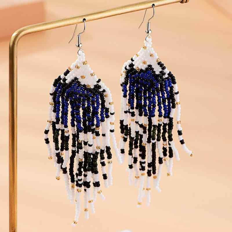 ピアス 女性用 ボヘミアン バラ花モチーフ 植物花柄 手工編み込み ロングタッセル 民族風 イヤリング ブルー ビーズ加工 ボホスタイル 軽やか 揺れるデザイン 夏 アクセサリー かわいい フェミニン 日常使い