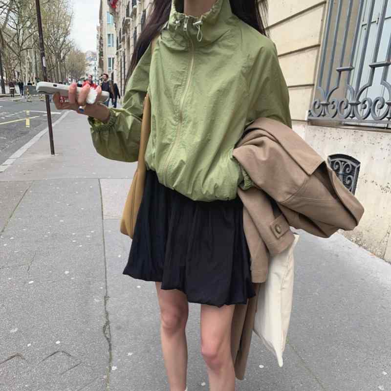 ・カテゴリ: トップス・スタイル: 簡約風、日韓休闲・主な素材: ナイロン95%以上・パターン: 無地・流行要素: ポケット・カラー展開: オリーブ色、ライトブルー、ミルクホワイト・サイズ展開: フリーサイズ・衣丈: 普通(50-65cm)・袖丈: 長袖・袖型: 標準袖・厚み: 薄手・防晒指数: UPF30+