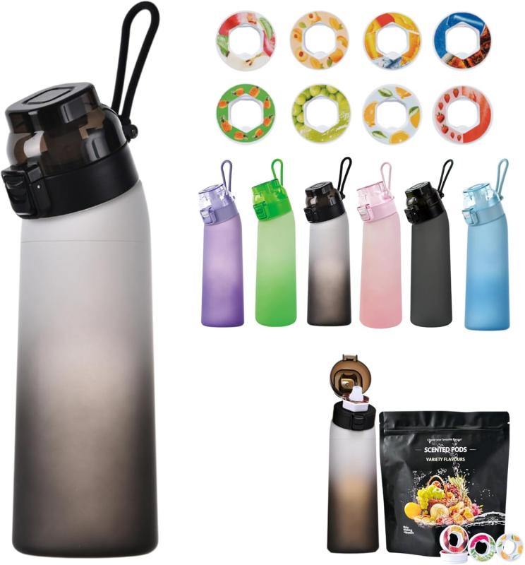 [pronala]水の味が変わる水筒 700ml【糖質0/カロリー0】フルーツウォーターボトル air up 香り付き 8種フレーバー内蔵 エアウォーターボトル フルーツフレグランス 漏れ防止設計 BPAフリー 洗濯機[革新的な香り付きウォーターボトル] この水筒は、香りで水の味を変える革新的なデザインを採用しています。8種類のフルーツフレーバーが内蔵されており、糖質0、カロリー0で、健康を気にする方にもぴったりです。香りが水に溶け込み、いつもの水がまるでフルーツウォーターのように楽しめます。[安心の漏れ防止設計] エアウォーターボトルは、漏れ防止の設計が施されており、バッグに入れて持ち運んでも安心です。しっかりとしたシールが施されているため、外出先でも気兼ねなく使用できます。通勤や通学、アウトドアなど、さまざまなシーンで活躍します。[BPAフリー素材で安全] このフルーツフレグランスウォーターボトルは、人体に有害な化学物質を含まないBPAフリーの素材で作られています。健康を第一に考える方にも安心してご使用いただけます。環境にも優しく、再利用可能なデザインです。[洗濯機対応でお手入れ簡単] 忙しい日常でも手間いらず、洗濯機対応で簡単にお手入れができます。使用後の手入れも簡単で、いつでも清潔に保てます。毎日の使用に最適で、手間をかけずに清潔さを維持できます。[コンパクトで持ち運び便利] 700mlの容量で、日常使いにちょうど良いサイズ感です。軽量でコンパクトなデザインは、バッグにすっきり収まり、持ち運びにも便利です。いつでもどこでも、香り豊かな水を楽しむことができます。