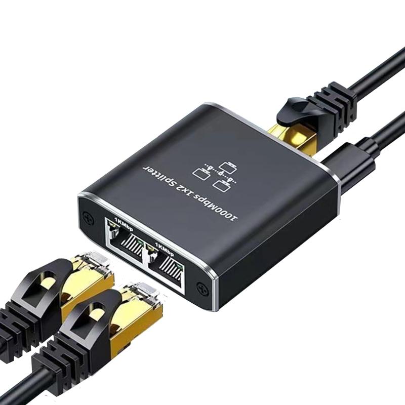 ALLVD LAN 分配器 1入力2出力 LAN ハブ RJ45 高速1000Mbps 分配器 2台同時使用 スイッチングハブ LANケーブル 分岐 LANケーブル分配器 （50cm DC5V供給用ケーブルは付属し）Cat5/5e/6/7/8 対応 ネットワーク【ALLVD LAN 分配器イーサネット分岐器1入出力2】RJ45 ネットワークケーブル1入力2出力ディストリビューターは、オフィスや家庭でのネットワーク接続を改善するための理想的な選択肢です。信号強化とシンプルな接続を実現し、1000Mまでの信号転送速度でスムーズなネットワーク体験できます。【注意】商品は電気を供給しなければ使用できません。【高速伝送】ギガビット分岐器1-2スイッチは最大1000 Mイーサネット接続をサポートし、2つの出力信号を通じて稲妻のようなネットワーク伝送速度を提供し、2つの信号間にクロストークがなく、大量のデータを迅速かつ一貫して伝送する必要がある人に最適です。【注意】これはチップセットが達成できる最高速度であり、実際のネットワーク速度はデバイス、ネットワークケーブルなどの要素に依存します。【コンパクトでポータブル、プラグアンドプレイ】コンピュータを再起動する必要はなく、構成する必要はなく、ネットワークケーブルを挿入するだけで2台のコンピュータの同時インターネットを構築することができます。持ち歩くことができ、机の上のスペースをあまり占有しません。【注意】視覚的なLED、黄色のLEDが点灯したままで、緑のLEDが点滅し、ネットワークに接続されていることを示しています。【分岐器使用されている】 RJ45ネットワーク スプリッター接続エクステンダーは、Cat8 Cat7 Cat6 Cat5 Cat5e ネットワーク イーサネット ケーブルで動作し、ADSL、ハブ、スイッチ、テレビ、セットトップ ボックス、ルーター、ワイヤレス デバイス、コンピューターなどで使用できます。店舗や工場、監視センター、会議室、教育現場、展示会、ご家庭のリビングなど、いろいろなところでご使用いただけます。【】コンパクトで軽量のデザインで、非常に持ち運びが便利です。ALLVD イーサネットLANスプリッターには50cm DC5VタイプC充電ケーブルが付属しています。安心の交換サービスを提供します。ご質問や問題がある場合は、いつでもお問い合わせください。迅速に解決するために最善を尽くします。