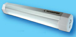 充電式LEDライト（ハンディー型） CME-EC330●マグネットで固定できます。●蛍光管型LEDライトは350lmの光源で広範囲を明る　く照らします。●スポットLEDライトは本体を手持ち場所を照射出来ます。●充電式なので繰り返し使用でき経済的です。寸法：36(八角形）×200(mm)）質量：約160g充電器・充電ケーブル・ACアダプター付属
