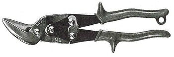 WISS メタルマスターハサミ オフセット型バサミM-6R●精密に組合された刃は小さな握力で大きな力が得られるオフセット型ハサミに設計されています。従来のハサミと違い切断する材料を作業台の上に置いたままで材料を持ち上げたり、折ったり、曲げたりせず、スムーズに直線カット及び円形カットが出来ます。尚、M-6Rは左回り円形カット用で、M-7Rは右回り円形カット用です。全長：233mm刃長：14.3mm切断方向：急なカーブから直線までの左回り円形カット切断能力：18ゲージ鋼（1.22mm）こちらの商品はメーカー取寄せ品の為、納期が掛かる場合があります。＊こちらの画像は統一イメージ画像になります。＊沖縄、 一部離島は別途送料がかかります（商品によっては北海道も別途送料がかかる場合がございます） ご了承ください。又、メーカー直送になる為、代引きはご利用できません。