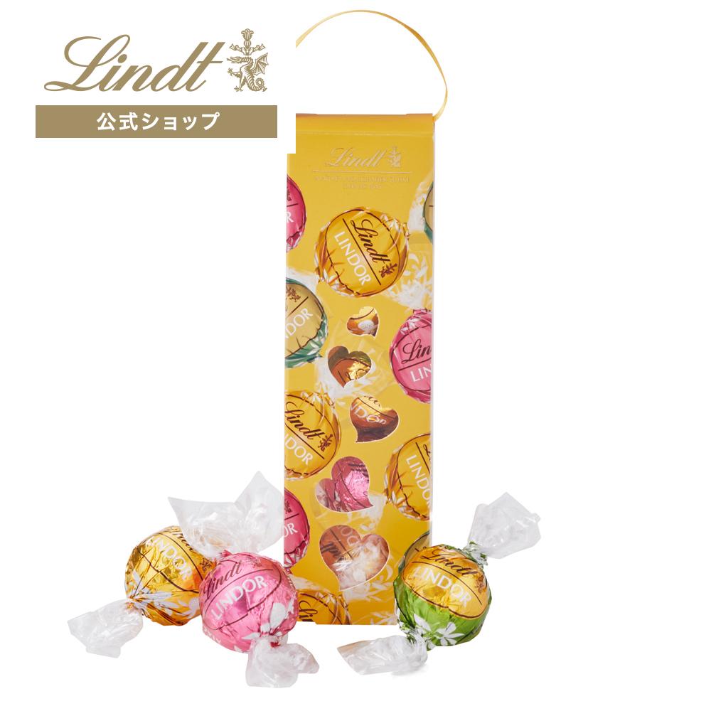 贈る相手の“好き”に寄り添う、パーソナライズギフト。バレンタインやホワイトデーはもちろん、日常のちょっとしたサプライズにも、カジュアルだけど心に残るギフト体験を提供します。・ミルク・ダーク・ホワイトチョコレートのフレーバー別に選べるラインアップで、各アソートごとに3種類のリンドールが味わえます。・フレーバー連動型パッケージLindor White Flavor Assortment 5P 【内容量】5個 【内容】リンドール（ホワイト 2個、ストロベリー 2個、抹茶 1個） 【パッケージサイズ】45×29×150(mm) 【原産国】イタリア 【原材料】砂糖、ココアバター、植物油脂、全粉乳、乳糖、乳加工品、ストロベリーパウダー、抹茶パウダー/植物レシチン、香料、着色料（赤ビート色素） 栄養成分表示（100g当たり） 【熱量】629kcal 【たんぱく質】4g 【脂質】48g 【炭水化物】45g 【食塩相当量】0.20g(推定値) ※値は100g当たりの推定値になります。 【特定原材料など】乳成分・大豆 【ご購入前に必ずお読みください】 ▼クーポンのご利用につきまして ・必ずクーポンを取得後、カート内で適用をお願いいたします。 ▼商品につきまして ・商品の性質上、チョコレートに割れや欠けが発生している場合がございます。 商品の味や品質には問題ありませんので、ご安心ください。 ・商品パッケージに不良がある場合がございます。 ▼返品・交換につきまして ・本商品は返品・交換は承っておりません。 ▼ご配送日について ・再配達はお届け日含め3日以内のみ可能となります。 ・到着日ご指定可能商品を含むご注文および、 　複数種類ご注文の場合は、 　ご選択いただいた日のうち最も遅い日でのお届けとなります。 ・ご注文タイミング、決済タイミングにより、 　ご選択いただいたお日にちでのお届けができかねる場合は、 　私共にてご用意可能な最短発送にて手配をいたします。 　※カート内でのご指定日での発送ができかねる場合がございます。 ▼賞味期限について ・一番短いもので、10月31日賞味期限のものがございます。 ▼ギフト包装につきまして ・ギフト包装は承っておりません。予めご了承ください。 ▼そのほか ・ラッピングやメッセージカードのご用意は出来かねます。 ・商品の返品や交換、ご注文後のキャンセル、変更は致しかねます。予めご了承ください。 ・本商品は、予告なく変更、または終了する場合がございます。