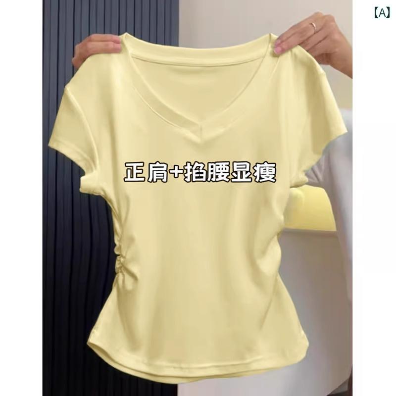 クリームイエローのVネック 半袖 Tシャツ 夏用 レディース 薄手 スリムフィット 無地