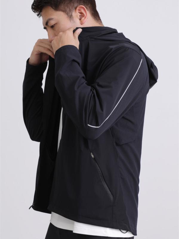 アウター メンズ 男性用 薄手 速乾 スポーツ ジャケット パーカー 接触冷感 UVカット 紫外線対策 撥水 軽量 通気性 アウトドア ウェア 春夏 ブラック・カテゴリ: 外套・フード: あり・対象年齢: 若者・フィット: レギュラー・素材: 化繊系混紡.ポリエステル95%・カラー: ブラック・サイズ: M, L, XL, XXL・スタイル: .都市.スポーツ・柄: ブランドロゴ・前立て: ジッパー・ポケット: サイドシームポケット・在庫: なし・速達: 1～3日以内