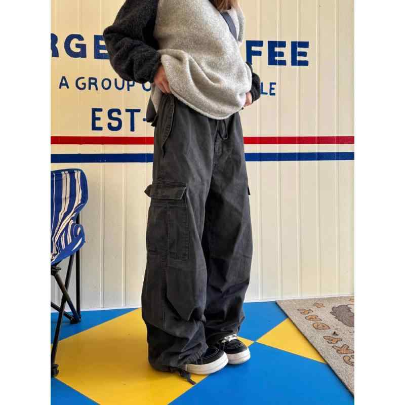 ワークパンツ メンズ 水洗い加工 ゆったりシルエット カーゴパンツ ストリート ポケット 飾りボタン 黒..