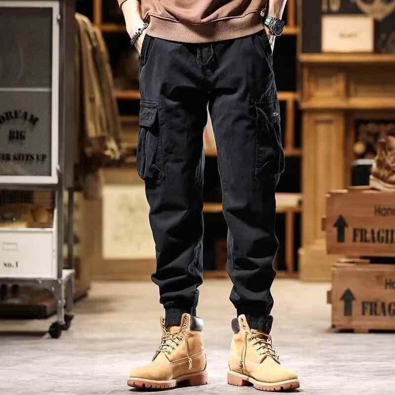 カーゴパンツ メンズ 春秋 コットン 耐摩耗 裾絞り ドローストリング ミリタリー ワークパンツ ロングパンツ 黒 カーキグリーン・スタイル: アメリカンカジュアル・対象: 18-24歳・パンツのタイプ: ワークパンツ・パンツの長さ: フルレングス・ウエスト: ミドルウエスト・ベルト: 有り・パンツ前立て: ひも・・柄: 無地・対象: 青少年.成人・主な生地素材: 綿・シーン: デイリー・加工: 防しわ加工・ディテール: ポケット.徽章.ステッチ・伸縮性: 僅かに有り・生地: ・色: ブラック.カーキ.アーミーグリーン.ブラウン.グリーン・サイズ: M.L.XL.XXL.XXXL.4XL・カテゴリー: ワークカジュアルパンツ・対象: メンズ・製品タイプ: カジュアルパンツ・素材機能: 高弾性