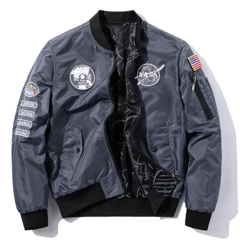 ジャケット 男性用 カジュアル スポーツウェア ブルゾン 秋冬 空軍 MA-1 ミリタリー ジャンパー 大きいサイズ ブラック ネイビー カーキ グレー商品カテゴリ: ジャケット スタイル: スポーツ 対象年齢: 成人 対象: メンズ 襟の形: 立ち襟 フィット: スリム 前立て: ジッパー フード: なし メイン素材: ナイロン 裏地素材: ポリエステル シーン: カジュアル ディテール: ワッペン 裾のデザイン: ストレートヘム 加工: 刺繍 着丈: レギュラー ポケット: フラップポケット 着方: アウター 袖丈: 長袖 袖のタイプ: レギュラー袖 カラー: ブラック, ダークブルー, アーミーグリーン, ダークグレー, ライトグレー サイズ: M, L, XL, XXL, 3XL, 4XL, 5XL, 6XL 生地機能: 耐摩耗性