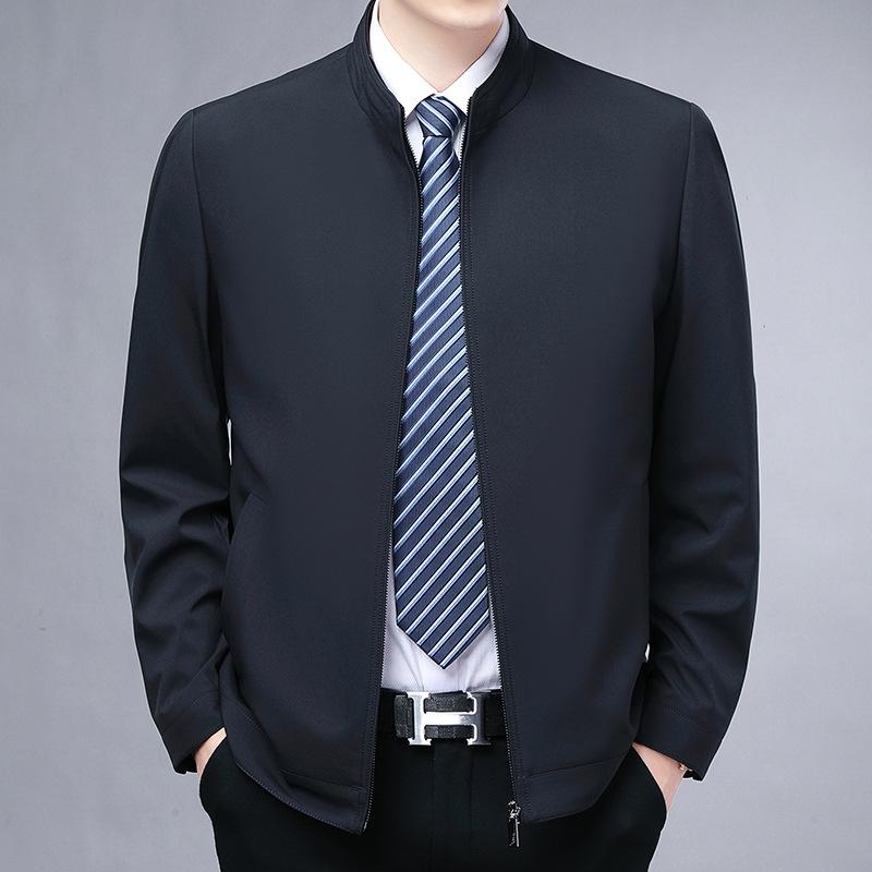 ジャケット 男性用 ブルゾン 春秋 ビジネス カジュアル ラペルカラー 防風 撥水 多ポケット ミドルエイジ 紳士服 アウター カーキ ネイビー ポリエステル・商品カテゴリ: ジャケット・スタイル: ビジネスフォーマル・対象: ビジネスマン（35歳以上）・襟の形: 立ち襟・フィット: ルーズ・フロント: ジッパー・フード: なし・・柄: 無地・対象: ミドルエイジ・素材: 化繊混紡・主な素材: ポリエステル・裏地: ポリエステル・適用場面: 日常・ディテール: 多ポケット・裾のデザイン: ストレートヘム・着丈: 普通丈(50cm＜着丈≤65cm)・ポケット: アウトシームポケット・着用方法: アウター・袖丈: 長袖・色: ネイビー, カーキ, ハーグリーン・サイズ: 170, 175, 180, 185, 190, 195・袖のタイプ: レギュラー・対象年齢: 成人・対象性別: 男性・素材機能: 耐摩耗性, 高さ耐変色性