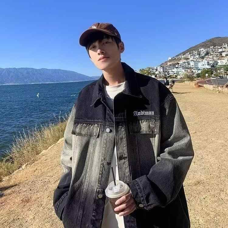 ジャケット メンズ デニム 春秋物 レトロ グラデーション ワーク カジュアル ルーズフィット Gジャン ブルゾン アウター トップス 襟付き ブラック 黒 グリーン 緑 ブラウン 茶色・商品カテゴリ: ジャケット・スタイル: 港風・対象年齢: 18-24歳・襟型: 翻領・版型: ルーズ・前立て: シングルブレスト・フード: なし・・柄: -・誤差範囲: 1-3cm・素材: デニム・主な生地の組成: 綿70%・裏地の組成: 綿70%・適用場所: カジュアル・ディテール: ポケット装飾・裾のデザイン: ストレート・袖丈: 長袖・カラー: ブラック, グリーン, ブラウン・サイズ: M, L, XL, XXL, 3XL・袖のタイプ: 通常袖・着丈: レギュラー・服のポケットスタイル: サイドシームポケット・着方: アウター