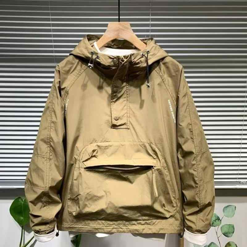 ジャケット メンズ 男性用 春秋 薄手 耐摩耗性 フード付き プルオーバー ゆったり ラグラン袖 ジップアップ 撥水 軽アウター ブルゾン ジャンパー 黒 ブラック カーキ・商品カテゴリ: ジャケット・スタイル: 流行・対象年齢: 成人・襟型: 翻領・フィット: 普通・前立て: プルオーバー・フード: あり・厚さ: 薄手・柄: -1・素材: ポリエステル・裏地: ポリエステル・シーン: 日常・ディテール: 徽章・裾: ストレート・着丈: レギュラー・ポケット: ジッパー付き・着方: アウター・袖丈: 長袖・カラー: ブラック, カーキ・サイズ: M, L, XL, 2XL, 3XL・袖: 通常