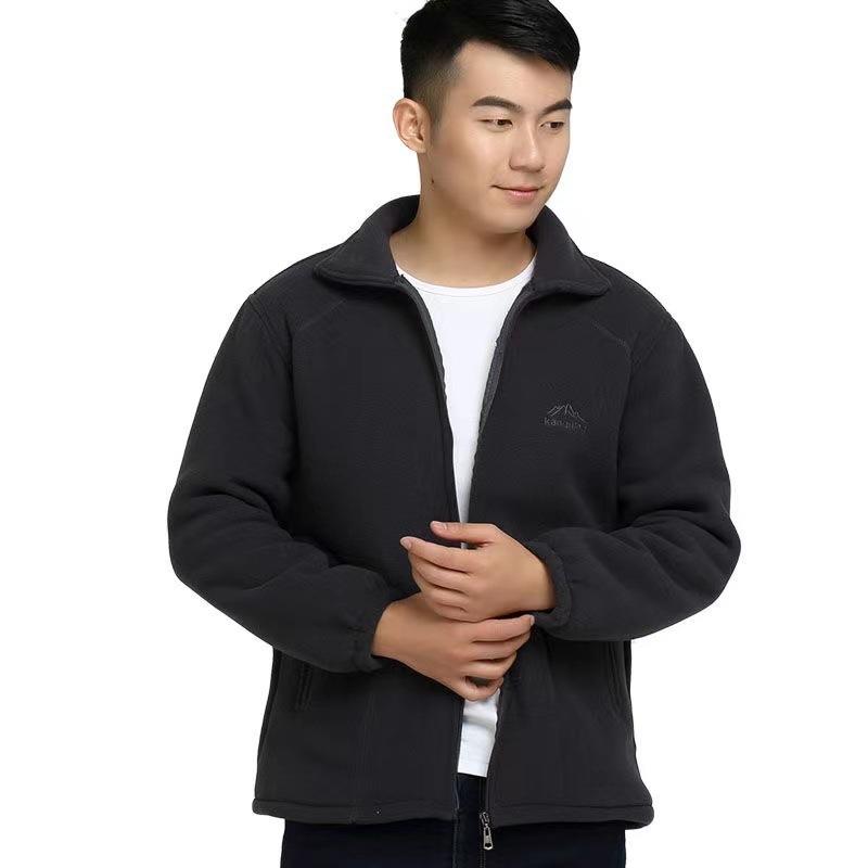 5個セットジャケット 男性用 フリース トップス シニア 向け アウトドア スポーツ ウェア ゆったり 大きいサイズ 襟付き 長袖 ポリエステル 紺色 カーキ 黒 グレー・項目名: カテゴリ・値: ジャケット・項目名: スタイル・値: ベーシック・項目名: 領型・値: 襟付き・項目名: 版型・値: ルーズ・項目名: 前立て・値: ジッパー・項目名: 厚さ・値: 厚手・項目名: 柄・値: 無地・項目名: 対象・値: 大きいサイズ・項目名: 主な素材・値: ポリエステル・項目名: 裏地・値: ポリエステル・項目名: 裏地成分・値: 30-50%・項目名: 適用場面・値: 普段着・項目名: ディテール・値: ポケット・項目名: 裾・値: ストレート・項目名: 着丈・値: 普通 (50-65cm)・項目名: ポケット・値: サイドシーム・項目名: 着用方法・値: アウター・項目名: 袖丈・値: 長袖・項目名: カラー・値: ネイビー, アーミーグリーン, ブラック, グレー・項目名: サイズ・値: 2XL, 3XL, 4XL, 5XL・項目名: 袖のタイプ・値: 通常・項目名: 対象年齢・値: 大人・項目名: 対象性別・値: 男性・項目名: 素材機能・値: 通気性, 耐摩耗性, 高さ色堅牢度