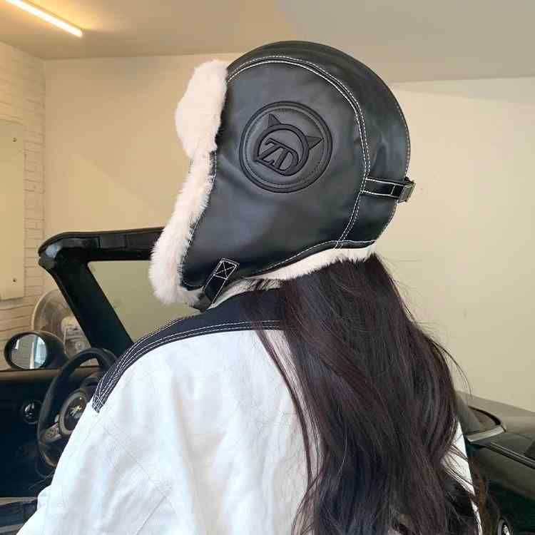 雷鋒帽 レディース PUレザー 防寒帽子 秋冬 アウトドア スキー 耳あて付き フライトキャップ メンズ カップル あったかグッズ かわいい 小顔効果(x2)