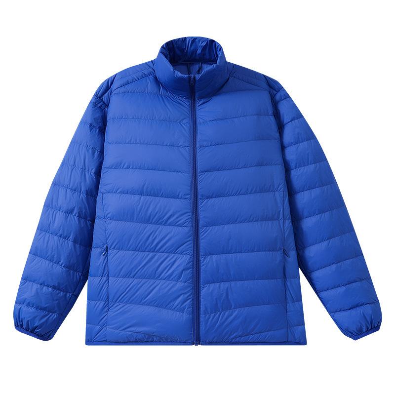 羽絨服 メンズ 男性用 秋冬 轻量 防寒 立领 90 白鸭绒 アウター S M L XL 2XL 3XL 黒 ブラック 灰 グレー 青 ブルー 赤 ワインレッド 白 ホワイト ピンク ポリエステル・防寒レベル: -20℃~-5℃・フィルパワー: 700・詰め物: ホワイトダックダウン・ダウン含有量: ・スタイル: ベーシック・フィット: レギュラー・着丈: 普通 (50cm＜着丈≤65cm)・襟型: スタンドカラー・フード: なし・前立て: ジッパー・厚さ: 厚手・柄: 無地・スタイル: 韓国・対象: (18-24歳)・誤差範囲: 1-3cm・充填量: 200・対象者: 青少年・裏地: ポリエステル・生地: 化学繊維混紡・メイン素材: ポリエステル・適用場面: カジュアル・カラー: ブラック.グレー.彩りブルー.ダークブルー.ワインレッド (男性), ブラック.ホワイト.ライトピンク.ワインレッド.グレー (女性)・サイズ: S, M, L, XL, 2XL, 3XL・シーズン: 冬・加工: 防しわ加工・ディテール: ポケット・対象年齢: 大人・性別: 男性・製品カテゴリ: ダウンジャケット