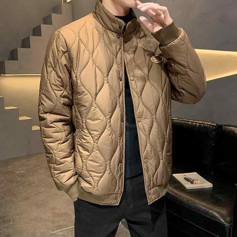 コート メンズ 中綿入りジャケット 冬物 アウター 防寒 立襟 暖か 厚手 ポリエステル 無地 黒 コーヒー カーキ 普段使い・スタイル: ベーシック・対象: メンズ・カテゴリ: 綿入れジャケット・種類: カーディガン・フィット: レギュラー・前立て: シングルブレスト・素材(詰め物): ポリエステル・フード: フードなし・厚さ: 厚手・柄: 無地・誤差範囲: 1～3cm・素材(表地): ポリエステル・素材(裏地): ポリエステル・シーン: カジュアル・機能: -・ディテール: 無地・ポケット: サイドシームポケット・裾: ストレートヘム・色: ブラック.コーヒー.アーミーグリーン・サイズ: M.L.XL.XXL.XXXL.XXXXL・着丈: ミドル丈・襟: スタンドカラー・対象年齢: 成人・性別: オス