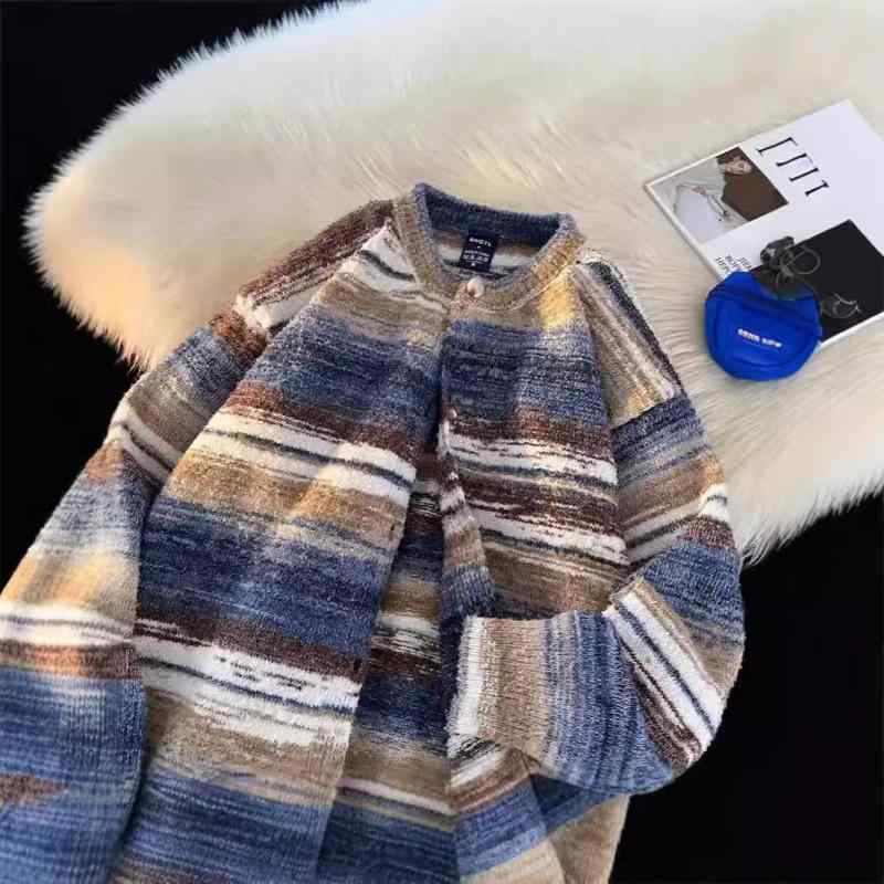 ニット メンズ カーディガン 秋冬 韓国 コットン混紡 レトロ 柔らかい ルーズフィット 長袖 トップス カジュアル 青・カテゴリ: ニットカーディガン・スタイル: 韓国・タイプ: カーディガン・シルエット: ルーズ・襟の形: ラウンドネック・袖丈: 長袖・・詳細: リブ裾・対象年齢: 18-24歳・対象: ティーン・生地: 綿混紡・メイン素材: ポリエステル・メイン素材の割合: 75-95%・シーン: カジュアル・対象: ティーン.成人・対象性別: メンズ・色: ブルー・サイズ: M.L.XL.2XL