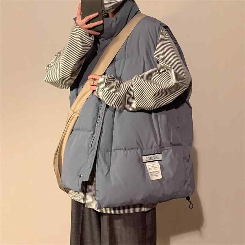 ダウンベスト メンズ 男性用 秋冬 暖かい 中綿ベスト アメリカン レトロ チョッキ ゆったり アウター ブラック 杏色 ブルー・対象年齢: 成人・対象: メンズ・カテゴリ: 綿入りジャケット・スタイル: ストリート系・フィット: ゆったり・素材: 化学繊維混紡.ポリエステル・裏地素材: ポリエステル・柄: 無地・フード: なし・・ポケット: 立体フラップポケット・裾: ストレート・色: ブラック.ベージュ.ブルー・サイズ: M.L.XL.XXL.XXXL