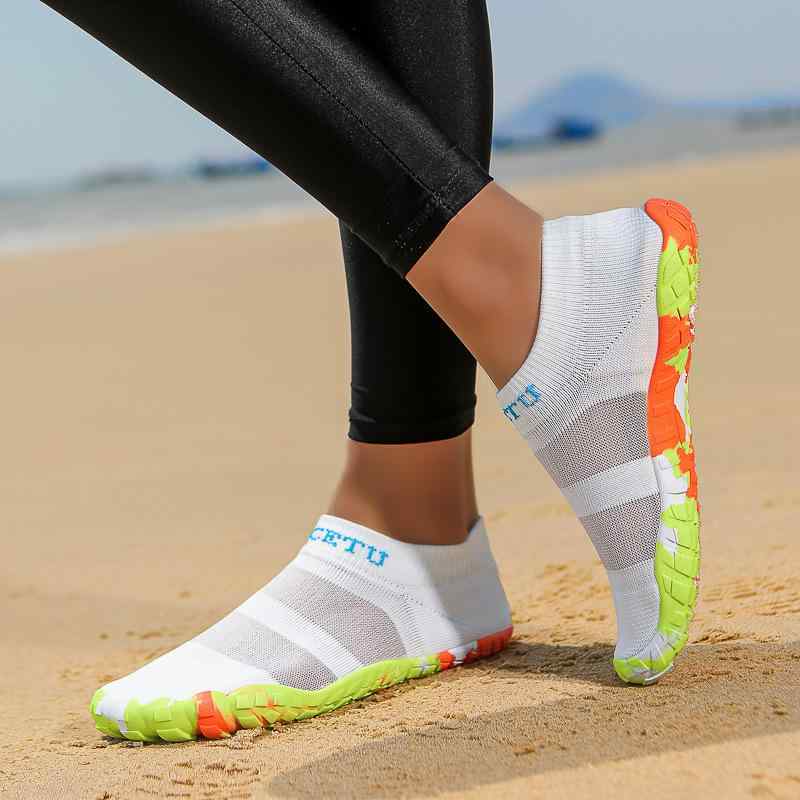 溯渓シューズ レディース ウォーターシューズ 通気性 速乾性 ビーチサンダル 涉水鞋 ヨガ 杏色 橘色 白..