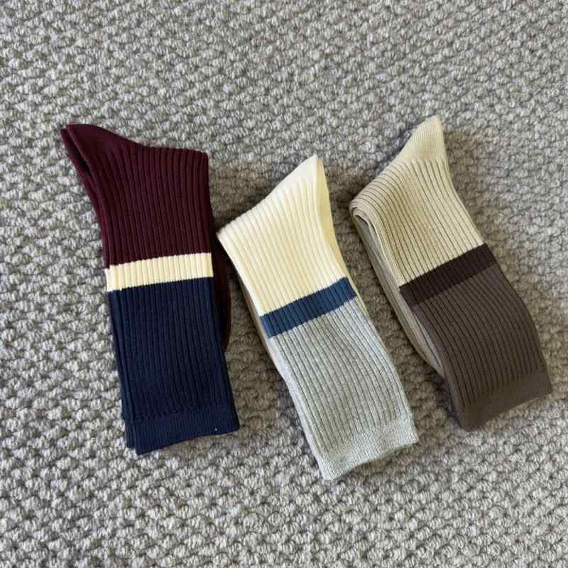 3個セット靴下 レディース 韓国 レトロ 配色 リブ編み コットン混紡 ミドル丈 カジュアル オールシーズン・素材: 綿・機能: .吸汗.防臭.防摩擦・柄: 配色・対象: ユニセックス・対象年齢: 若者..少年・丈の長さ: ミドル丈・タイプ: カジュアルソックス・カラー: ワインレッド.カーキ・サイズ: フリーサイズ・スタイル: レトロ・生地: 二重編み・主な素材の混紡率: 70%～80%