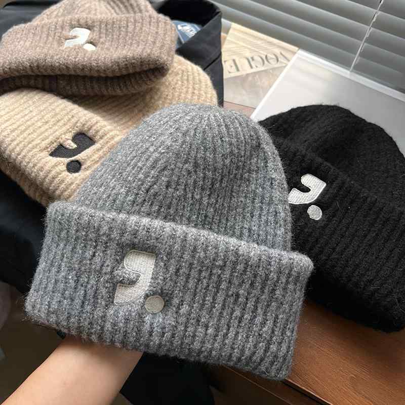 ニット帽 男女兼用 秋冬 防寒 保温 コットン 刺繍 ニット帽子 ビーニー 暖かい 伸縮性 ブラック グレー ベージュ モカ