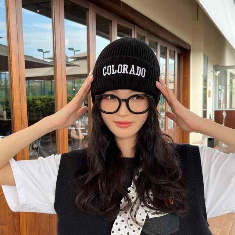 ニット帽 男性用 秋冬 防寒 保温 ビーニー キャップ 大頭 ニットキャップ ニット帽子 女性 INS風 ブラック ホワイト グレー オレンジ パープル・カテゴリ: ニット帽・適合シーズン: 冬・帽子のタイプ: 丸い・つばのタイプ: なし・カラー: ブラック.ホワイト.ロイヤルブルー.イエロー.グレー.オレンジ.グリーン.ベージュ.スイカレッド.パープル・機能: 保温.防風・スタイル: インス風・生地の名称: アクリル繊維・主な生地の成分: アクリル繊維・分類: 個性的な・加工技術: 絞り染め・主な生地の成分の含有量: 21～30%