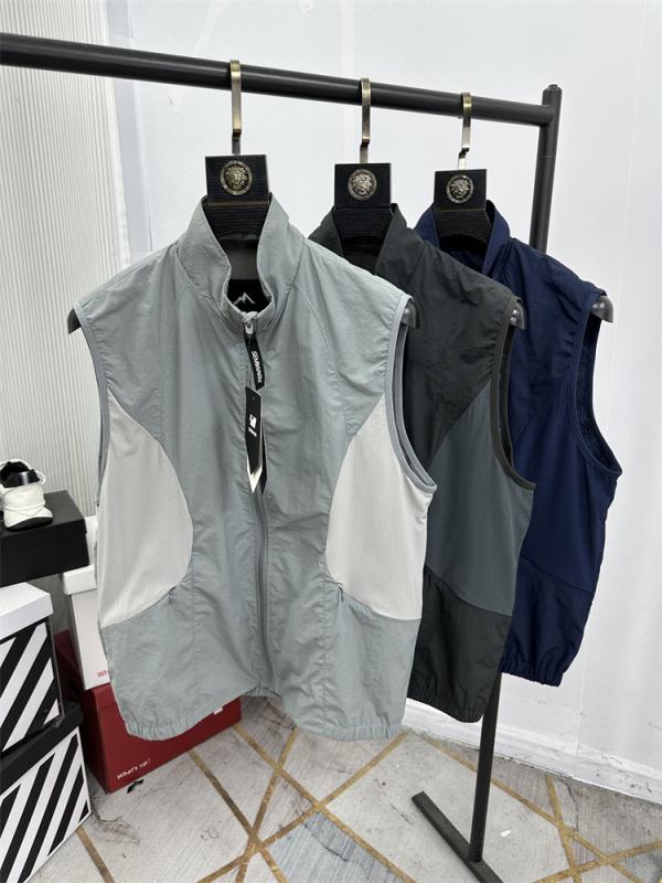 ベスト 男性用 アウトドア 薄手 通気性 スポーツ レジャー ノースリーブ ジャケット アウター スプリング サマー 立ち襟 ジッパー グレー 紺色・カテゴリ: ベスト.綿服ベスト・スタイル: スポーツ・対象: メンズ・年齢層: 成人・デザ...