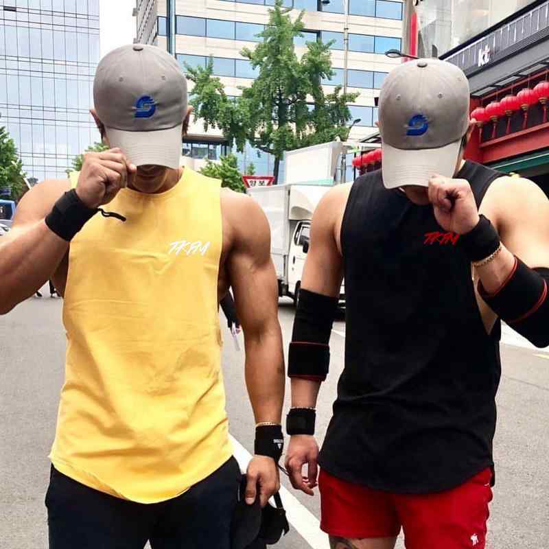 タンクトップ メンズ 男性用 トレーニングウェア ノースリーブ Tシャツ コットン 筋肉 筋トレ ランニング ウェア ルームウェア 部屋着 春夏 通気性項目名: カテゴリ値: タンクトップ 項目名: 対象値: メンズ 項目名: 季節値: 夏 項目名: 柄値: 文字 項目名: 素材値: 綿 項目名: 素材構成値: 綿95% 項目名: 機能値: 通気.速乾 項目名: 誤差範囲値: 1-2cm 項目名: カラー値: ホワイト, ブルー, ブラック, イエロー 項目名: サイズ値: M, L, XL, XXL, XXXL 項目名: 適用シーン値: ランニング, フィットネス, トレーニング, スポーツ, サイクリング