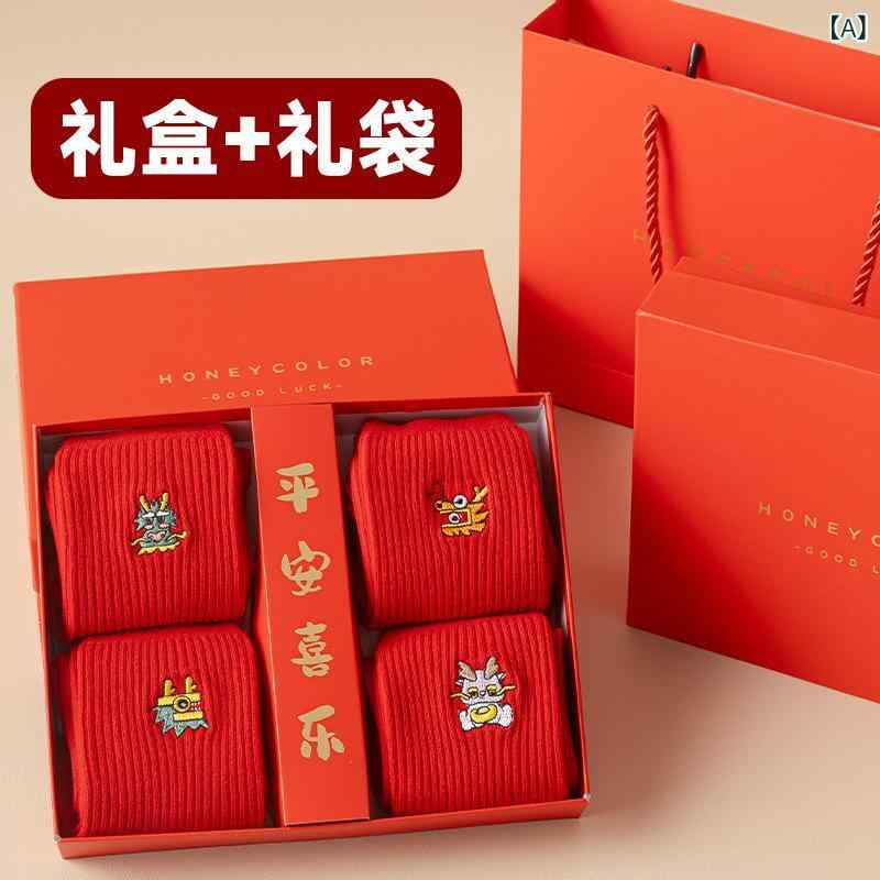 靴下 レディース メンズ 本命年 夫婦 ペア 入り 赤 コットン 刺繍 ドラゴン 縁起の良い 中筒 カジュアル オールシーズン・素材: 綿・縫製: 手工無骨縫製・機能: 吸汗・柄: 神獣・包装: ・対象: 男女兼用・対象年齢: 18～40歳・丈: ミドル丈・シーズン: オールシーズン・カテゴリ: カジュアルソックス・カラー: 女性用ボックス.男性用ボックス・サイズ: フリー (35-42)・主な素材の含有量: 95～・スタイル: カジュアル・編み方: ダブルニードル