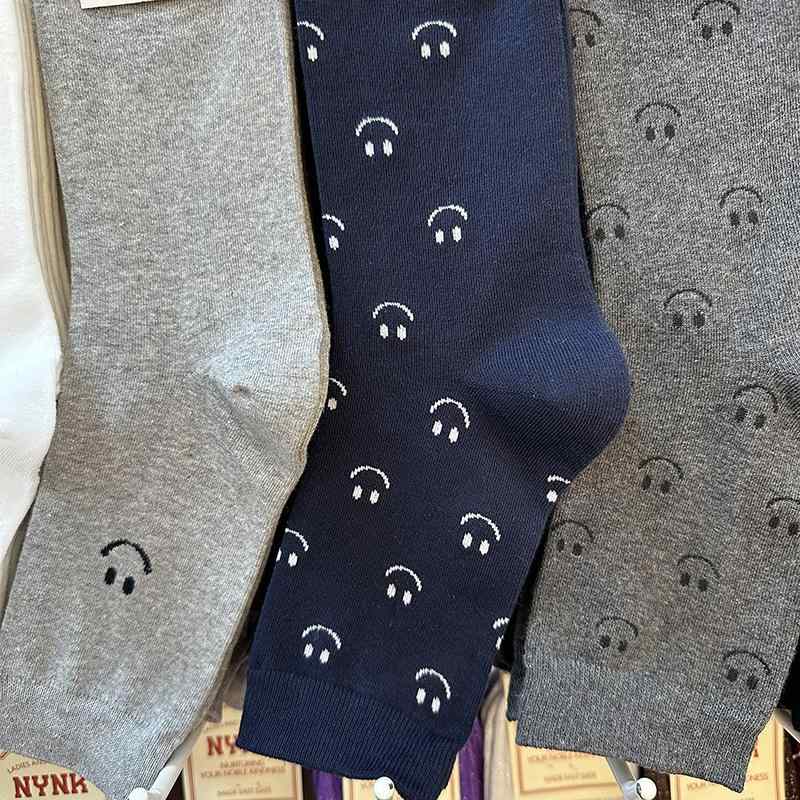 靴下 メンズ 男性用 中筒丈 ソックス 韓国製 綿混紡 笑顔 スマイリー ワンポイント 刺繍 オールシーズン カジュアル 白 紺 黒 グレー(x5)
