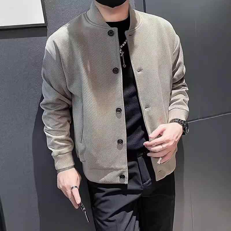 ジャケット メンズ ブルゾン 春秋 韓国 カジュアル ゆったり ミリタリー スタンドカラー コットン ブラック グリーン ベージュ・商品カテゴリ: ジャケット・スタイル: 韓国版・対象年齢層: 18-24歳・襟型: 立ち襟・フィット: ルーズ・フロント: シングルブレスト・フード: なし・・柄: 無地・誤差範囲: 1-3cm・素材: 綿混紡・主な素材: ポリエステル繊維 (90%)・裏地: ポリエステル繊維 (95%)・シーン: カジュアル・ディテール: ボタン装飾・裾のデザイン: ストレート・袖丈: 長袖・色: ブラック, グリーン, 杏色・サイズ: M, L, XL, 2XL, 3XL・袖のタイプ: レギュラー・対象: 若者, 成人・ポケット: サイドシームポケット・着丈: レギュラー・着こなし: アウター