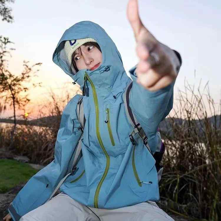 マウンテンパーカー 男性用 秋冬 登山服 防風 撥水 ジャケット アウトドア ウェア フード付き グレー グリーン パープル オレンジ ブラック・フード: 付き・着丈: レギュラー丈・カラー: 芥岚灰, 浅豆绿, 秘境紫, 金沙桔, 仙踪绿, ブラック・サイズ: S, M, L, XL, 2XL, 3XL・誤差範囲: 1-3cm