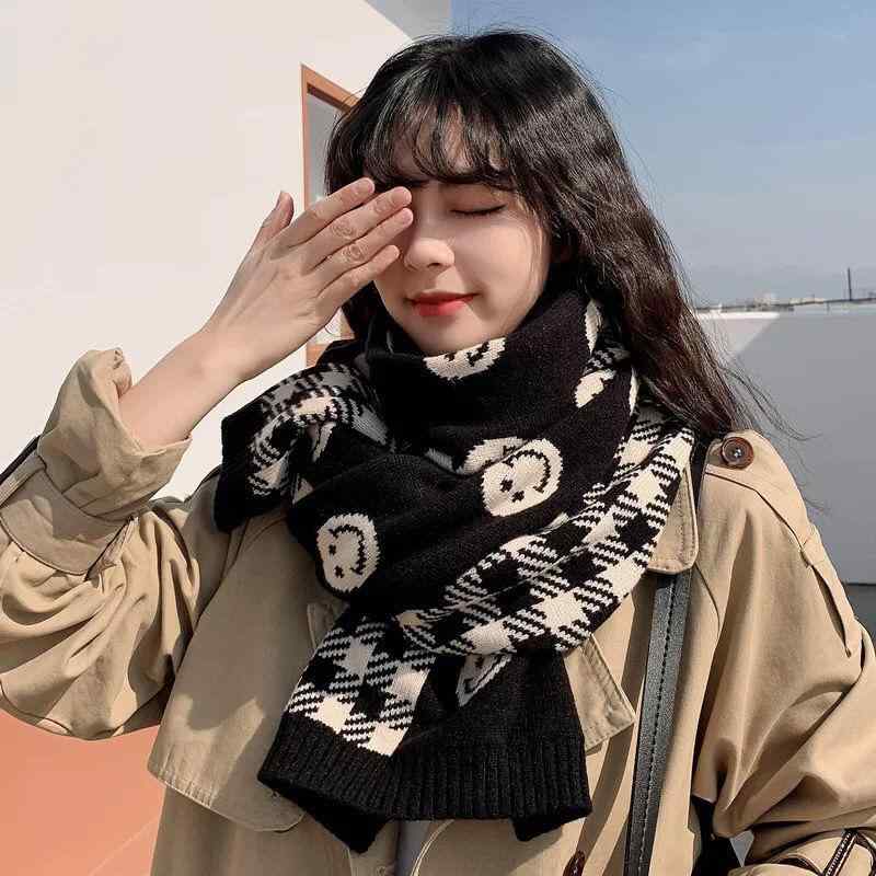 マフラー レディース ニット 厚手 保温 かわいい スマイル 秋冬 ブラック レッド ブラウン系