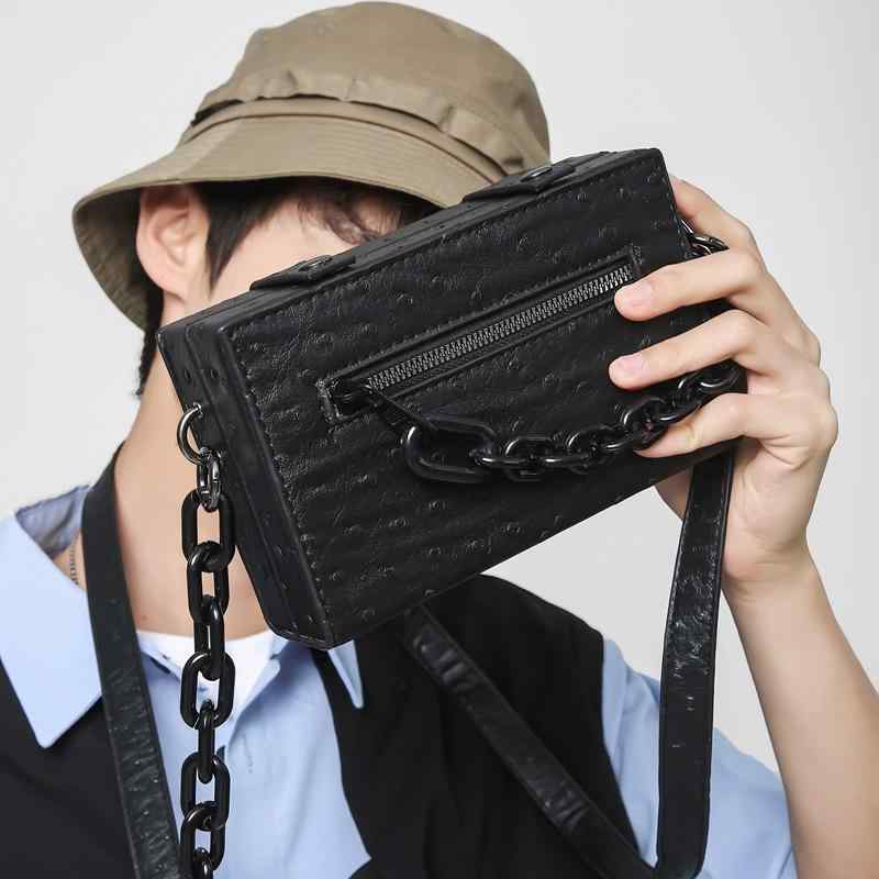 メンズ 斜めがけバッグ ショルダーバッグ オーストリッチ柄 PUレザー ボックス型 鞄 ブラック 黒 チェーン ストリート クール