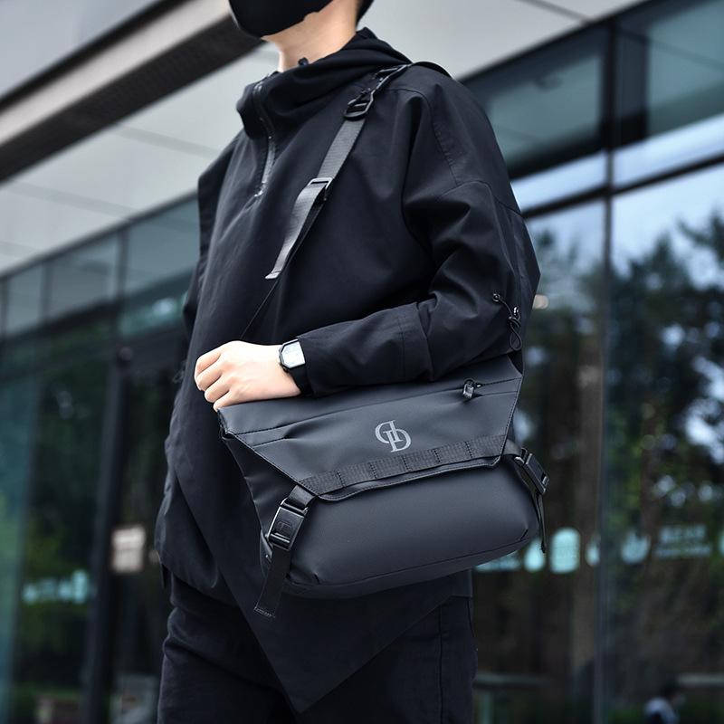 メンズ ショルダーバッグ 豪華感 オックスフォード クロスボディバッグ 防水 軽量 通勤 通学 普段使い バイク メッセンジャーバッグ 撞色・スタイル: 都市ミニマル・素材: オックスフォード布・機能: 通気性.防水.超軽量.耐摩耗性.拡張...