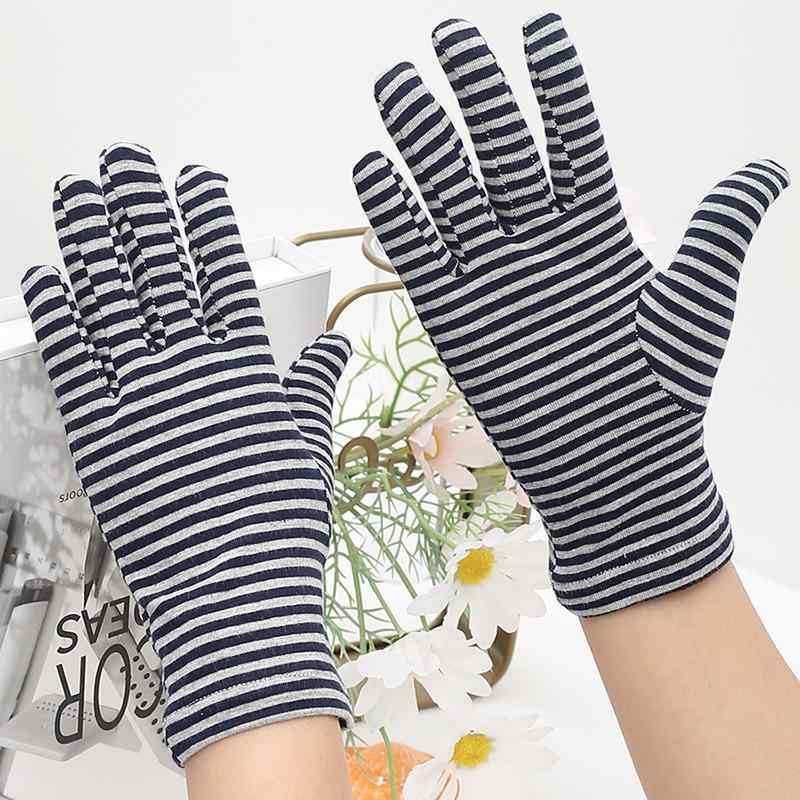 手袋 レディース メンズ 綿 短い 日焼け防止 薄手 全指タイプ 男性用 運転 バイク 紫外線対策 夏 春夏 黒 白 グレー 普段使い カジュアル・機能: 紫外線対策・アイテム: 指あり手袋・カラー: 黒白, 灰白, 深灰黒, 木緑, 藍灰, 杏白・サイズ: フリー・素材: 綿・素材構成: 綿81-95%・スタイル: ベーシック, カジュアル, ミニマル・カテゴリ: 手袋