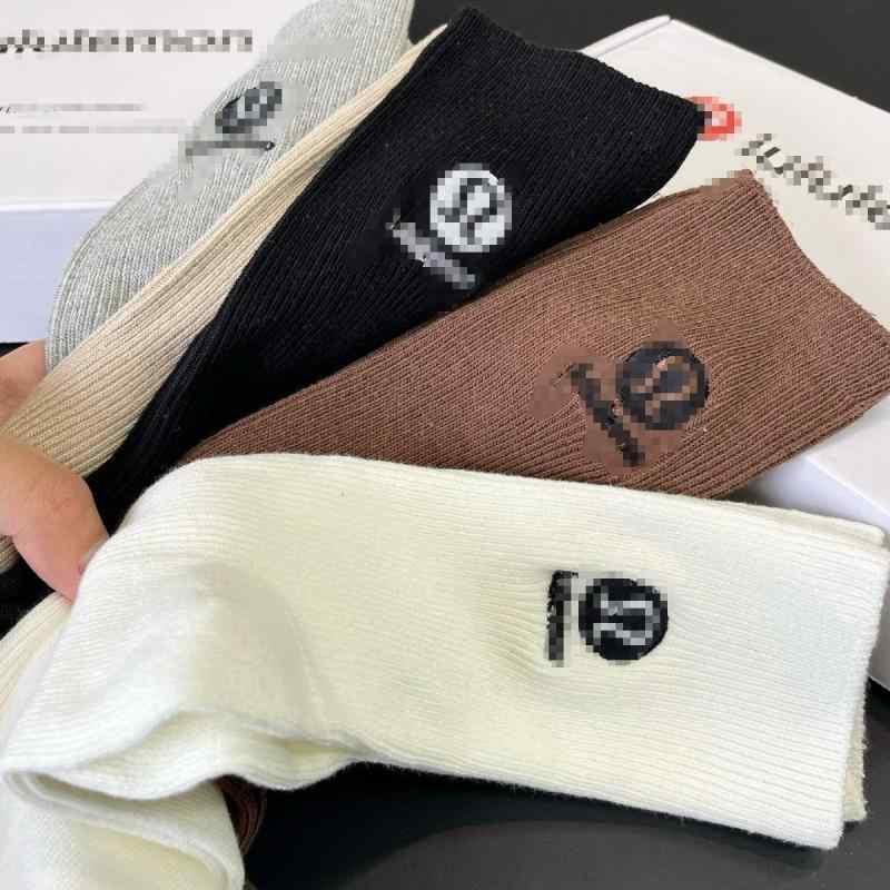 靴下 ソックス レディース 高筒 春秋冬 韓国 英字 ロゴ ワンポイント かわいい 綿混 スポーツ 普段使い