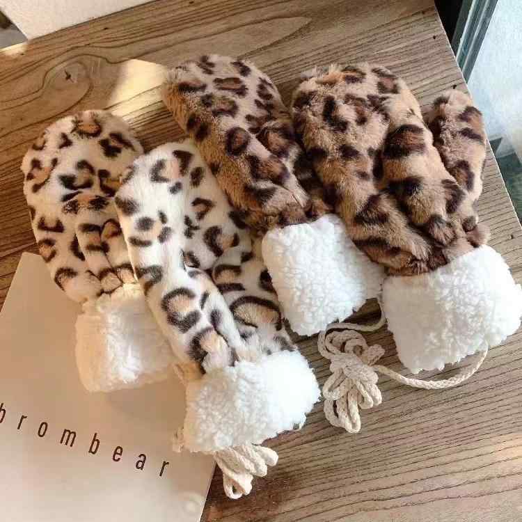 10個セット手袋 レディース かわいい 秋冬 保温性 手袋 自転車 厚手 裏起毛 学生 バイク ミトン ネック掛け 防寒 黄色ヒョウ柄 白ヒョウ柄 牛柄 シマウマ柄 ポリエステル・機能: 保温・種類: 分指手袋・カラー: 黄色ヒョウ柄, 白...