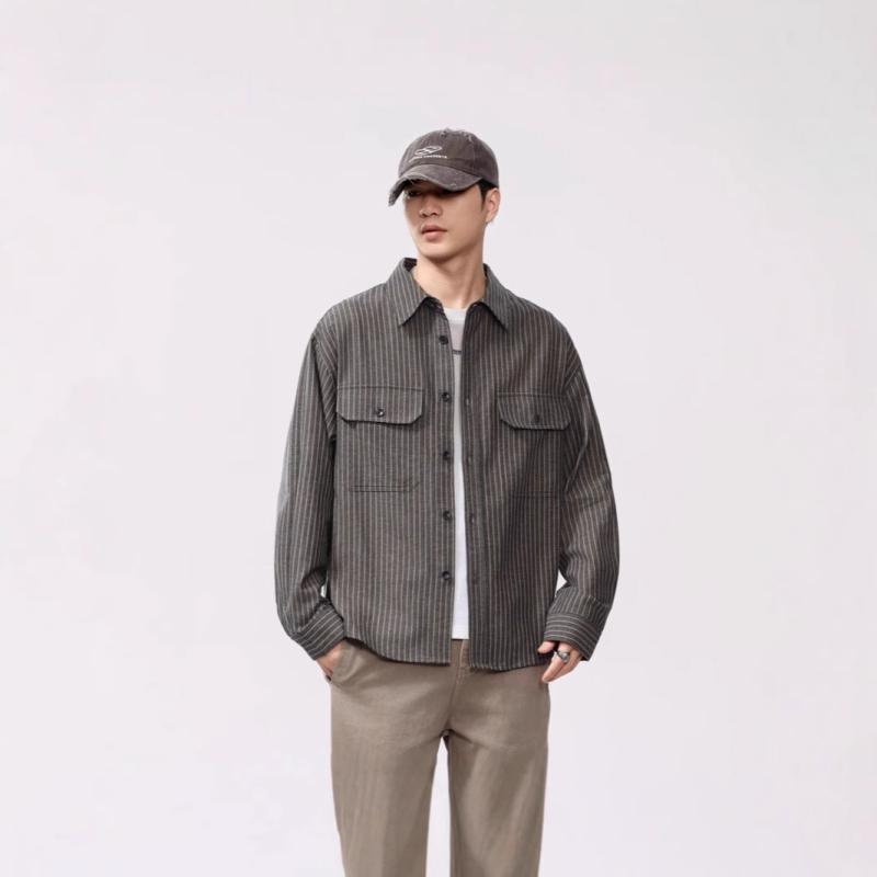 ジャケット メンズ 男性用 コットン リネン ストライプ ワークジャケット ブルゾン トップス 羽織り 長袖 襟付き レギュラー袖 ルーズ ゆったり ブラック 黒 オフホワイト 春・素材機能: 通気性.耐摩耗性.高色落ち防止・カテゴリ: ジャケット・スタイル: 和風レトロ・襟の形: 襟付き・フィット: ゆったり・フロント: シングルブレスト・フード: フードなし・・柄: ストライプ・誤差範囲: 1～3cm・対象年齢: 若者・生地名: 綿83.7%.亜麻16.3%・メイン素材: 綿・メイン素材の含有量: 83.7%・裏地: 綿・裏地の含有量: 83.7%・シーン: 日常・ディテール: ポケット装飾・裾のデザイン: ラウンドヘム・工艺: ねじり・着丈: レギュラー・ポケット: 立体パッチポケット・着用方法: アウター・袖丈: 長袖・カラー: ブラック.オフホワイト・サイズ: M.L.XL.XXL.XXXL.XXXXL・袖のタイプ: レギュラー袖・対象性別: 男性